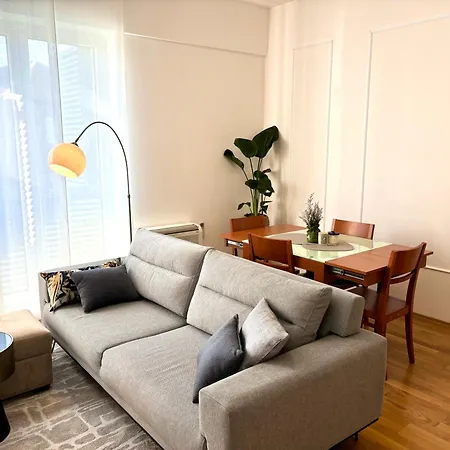 Adrianora Apartment *