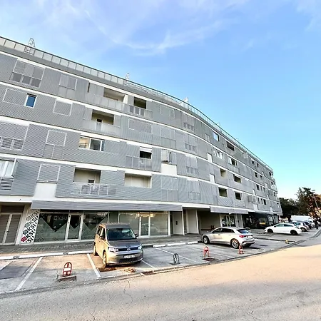 Adrianora With Freeparking