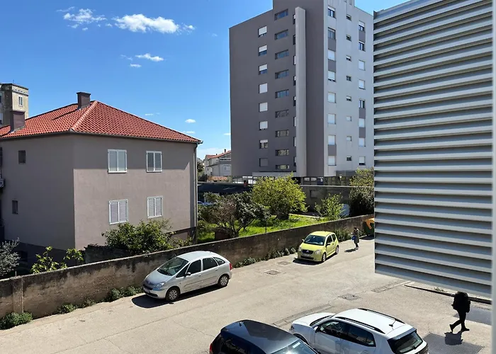 Adrianora With Freeparking