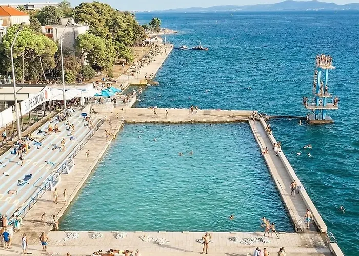 アパート Adrianora With Freeparking ザダル